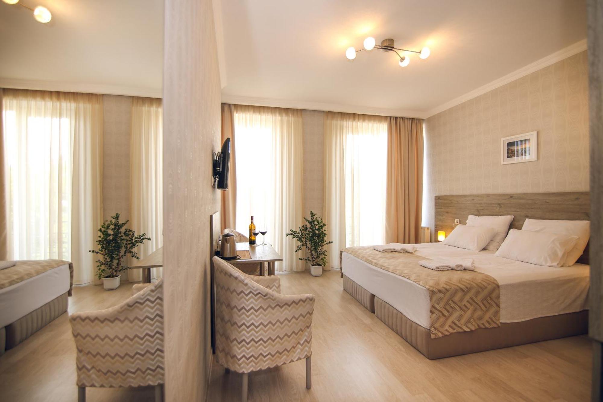 Kenari Hotel Тбилиси Екстериор снимка