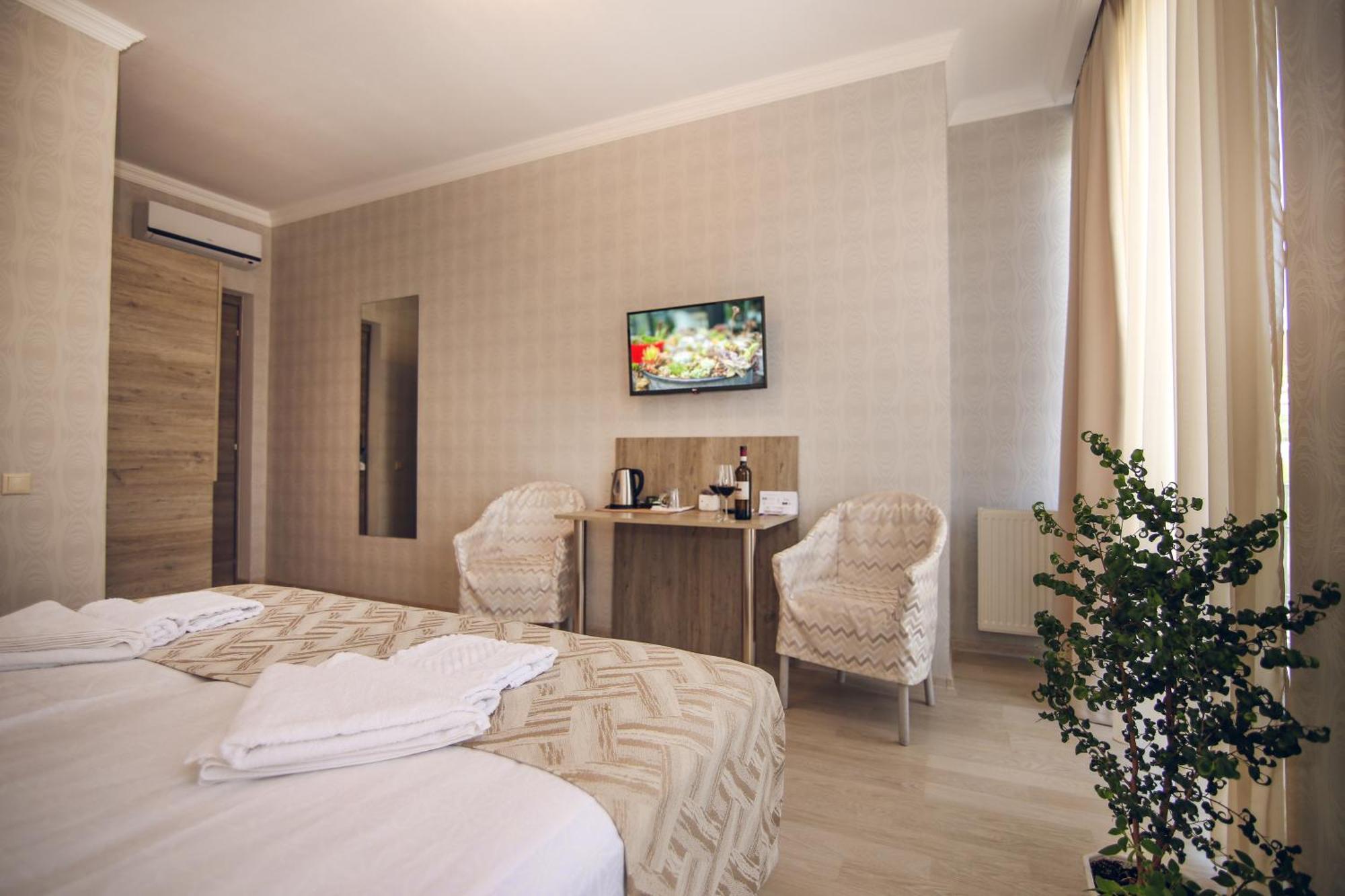 Kenari Hotel Тбилиси Екстериор снимка