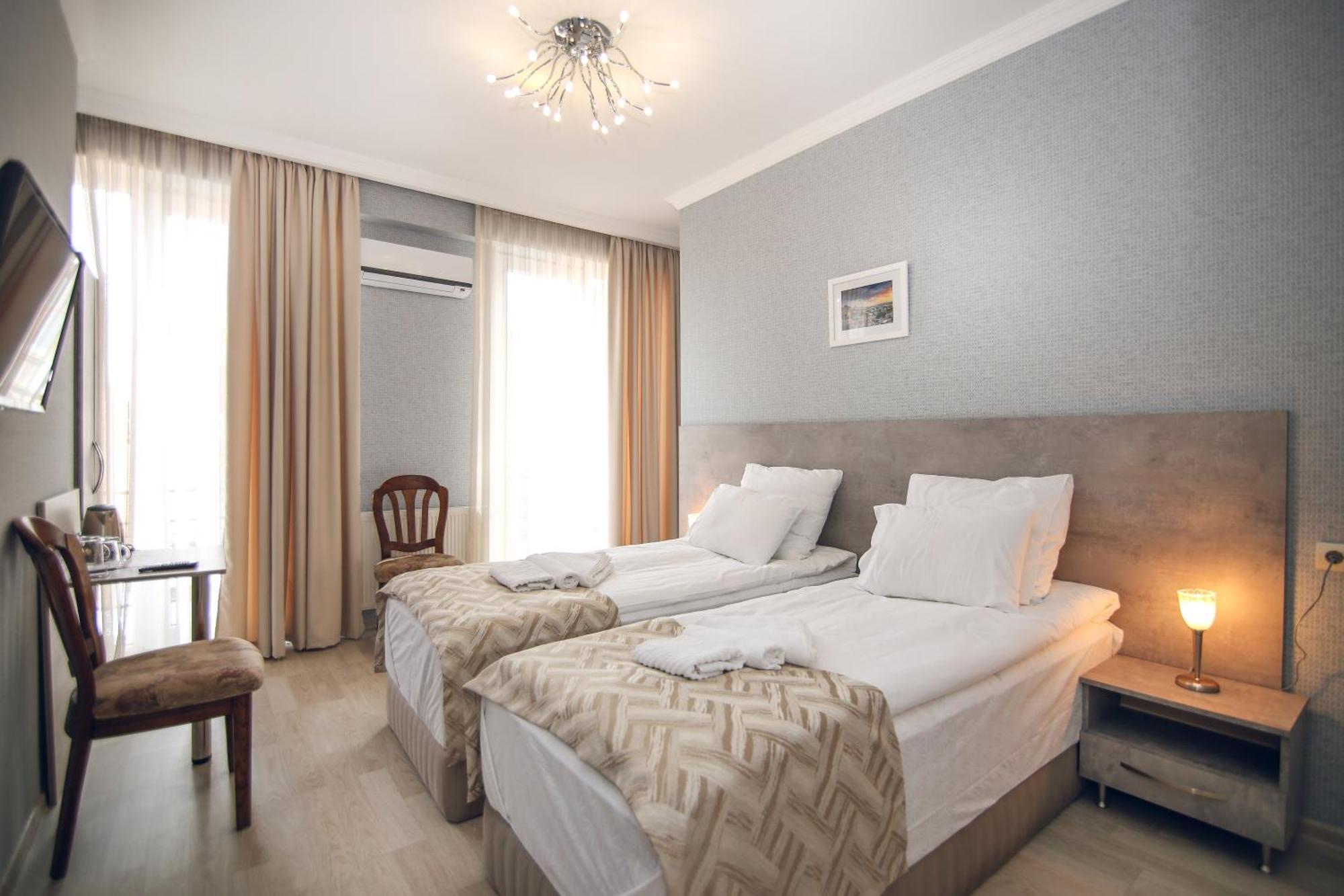 Kenari Hotel Тбилиси Екстериор снимка