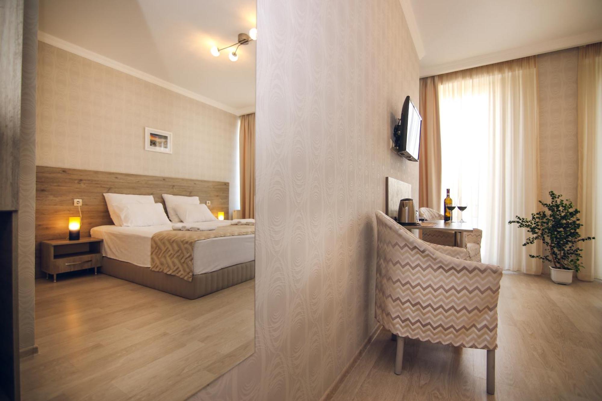 Kenari Hotel Тбилиси Екстериор снимка