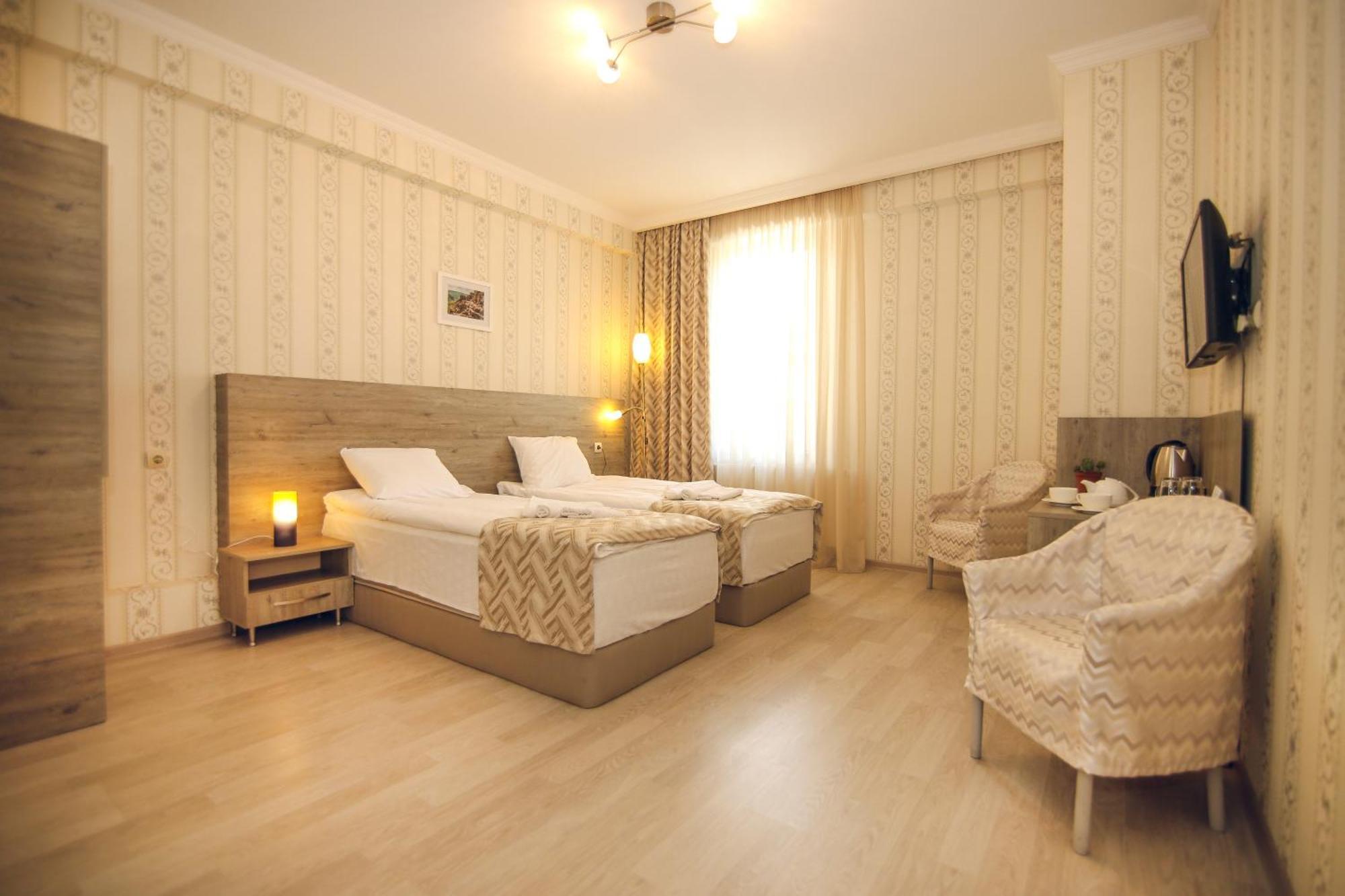 Kenari Hotel Тбилиси Екстериор снимка