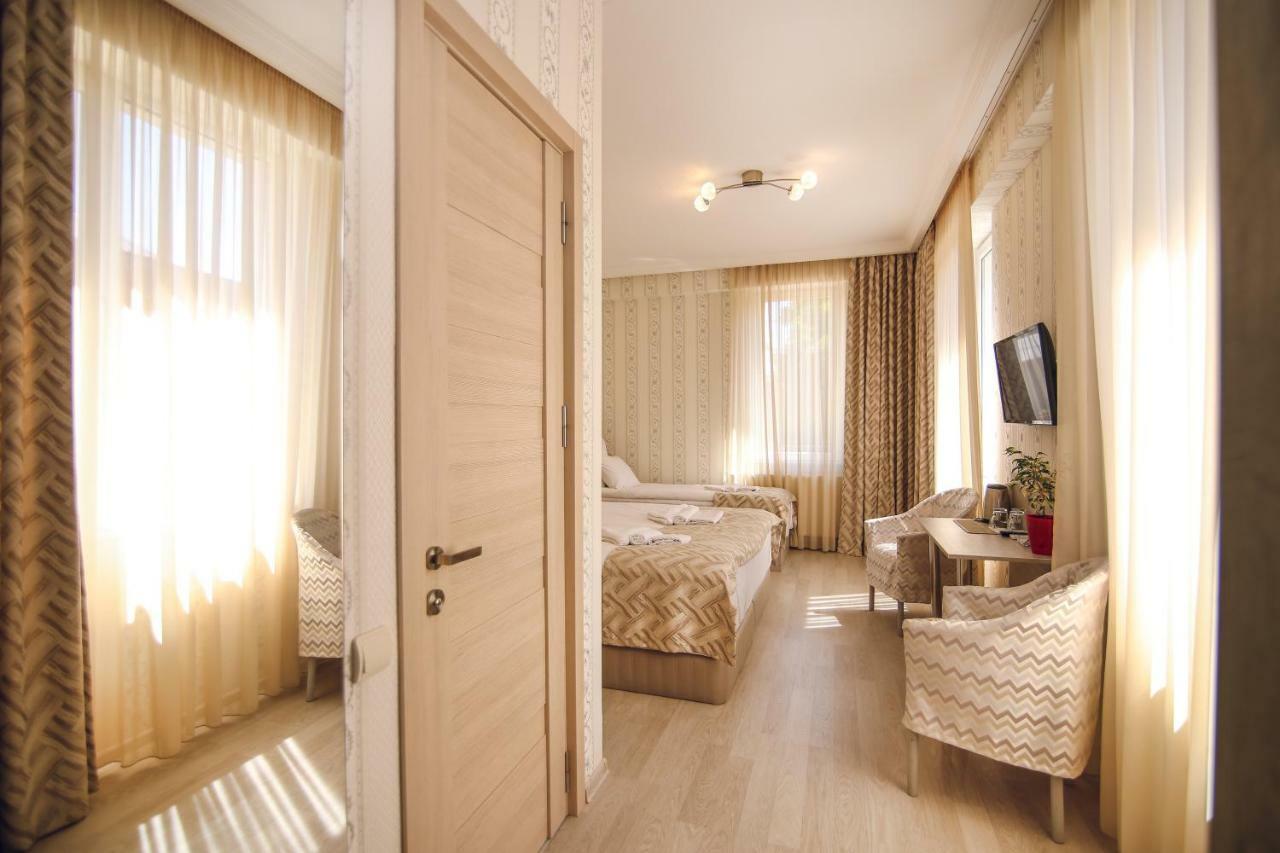 Kenari Hotel Тбилиси Екстериор снимка