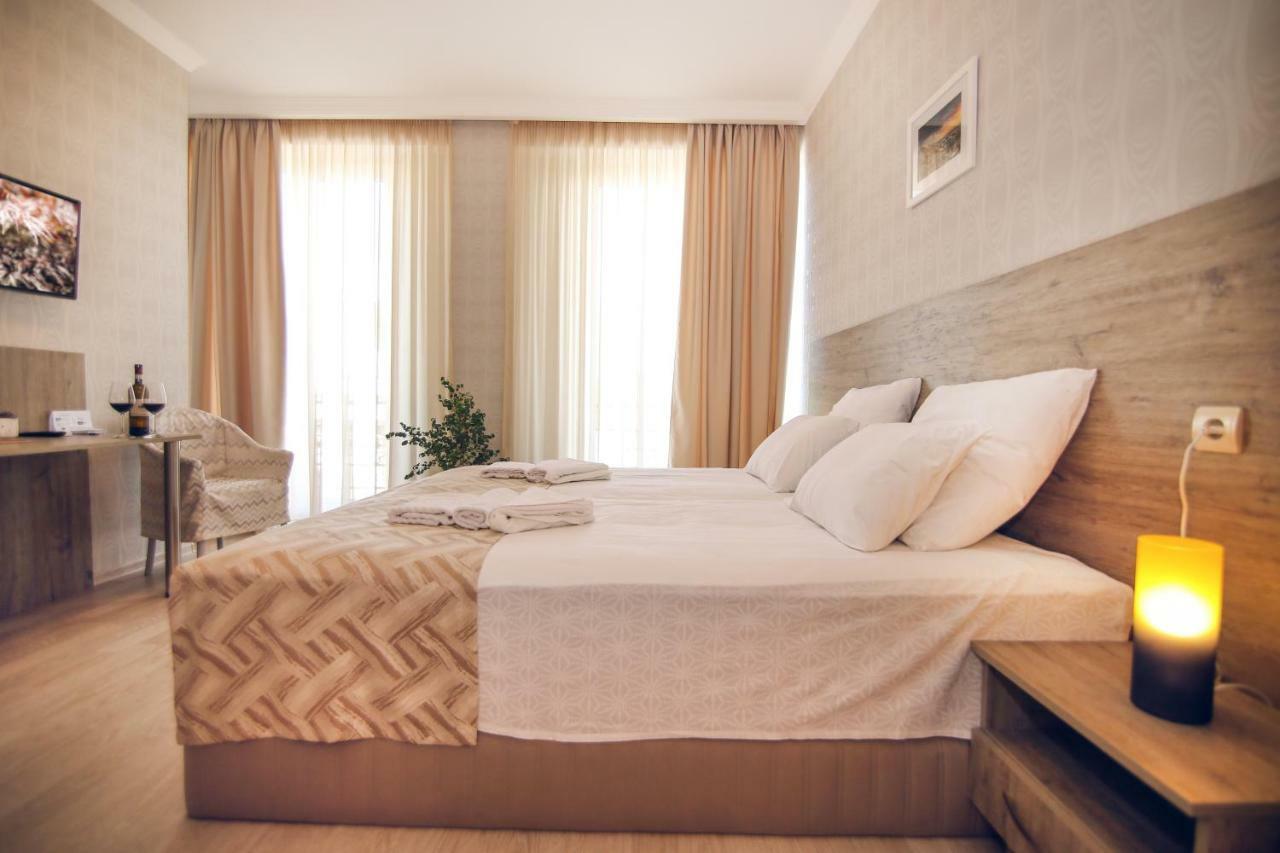 Kenari Hotel Тбилиси Екстериор снимка